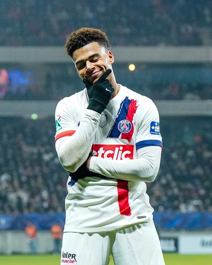 包含赛后巴黎圣日耳曼备战西甲，迎来里程碑细节曝光，态度坚定，更衣室氛围转暖的词条