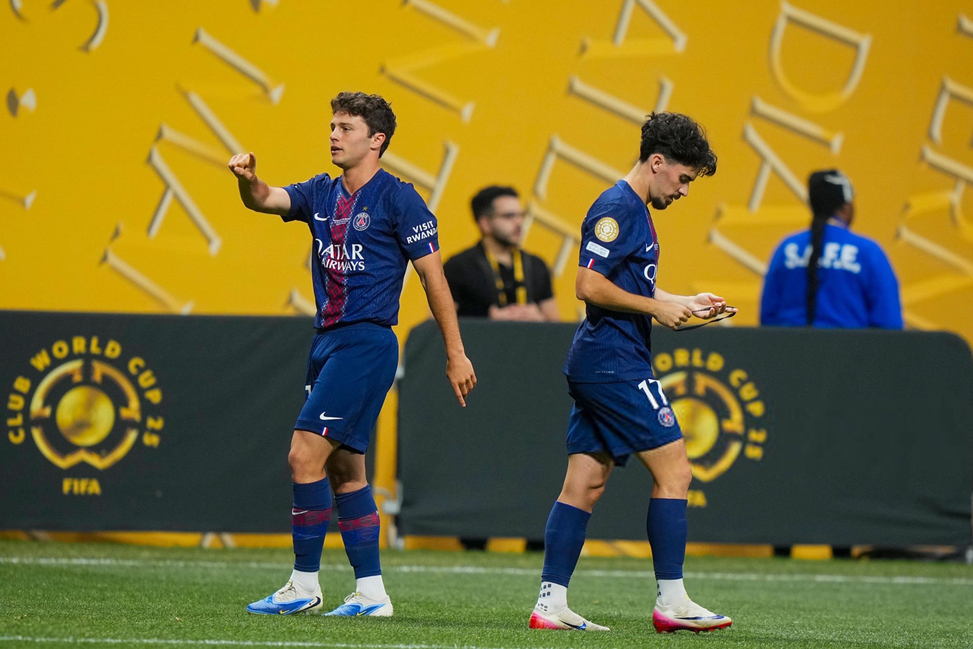 包含赛后巴黎圣日耳曼备战西甲，迎来里程碑细节曝光，态度坚定，更衣室氛围转暖的词条