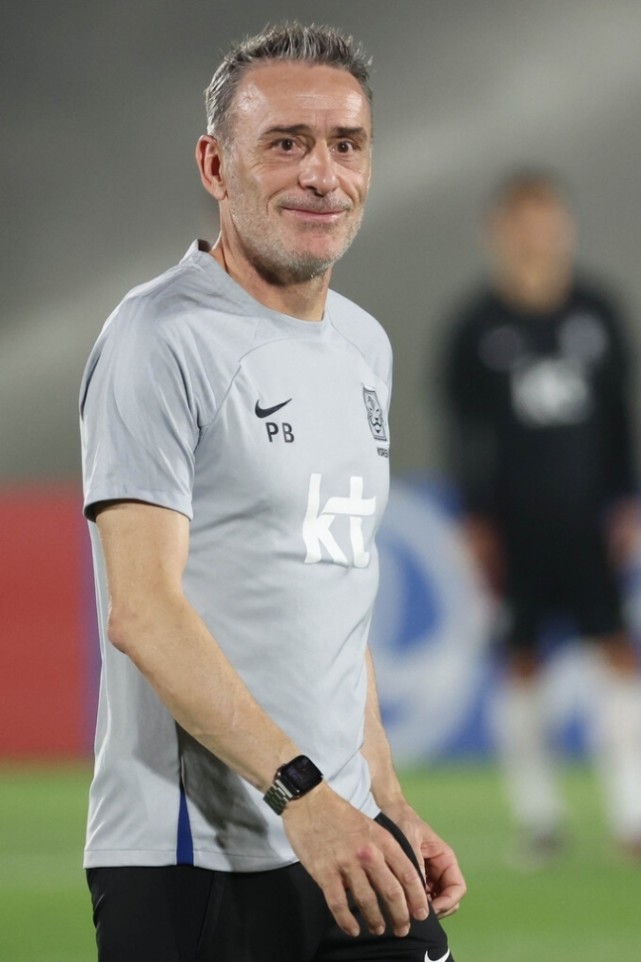 荷甲国际比赛日走向成谜；广东宏远队长鼓劲；目标明确；身体对抗强度拉满的简单介绍