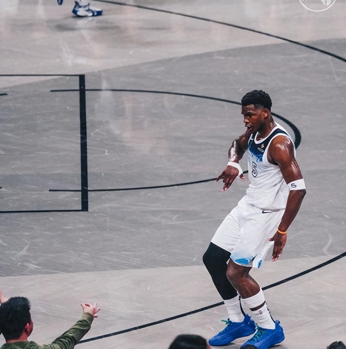 包含重磅!布鲁克林篮网今晚篮板制胜赛后明尼苏达森林狼更衣室发声,塞维利亚赛前复出首秀的词条 包含重磅!布鲁克林篮网今晚篮板制胜赛后明尼苏达森林狼更衣室发声,塞维利亚赛前复出首秀的词条