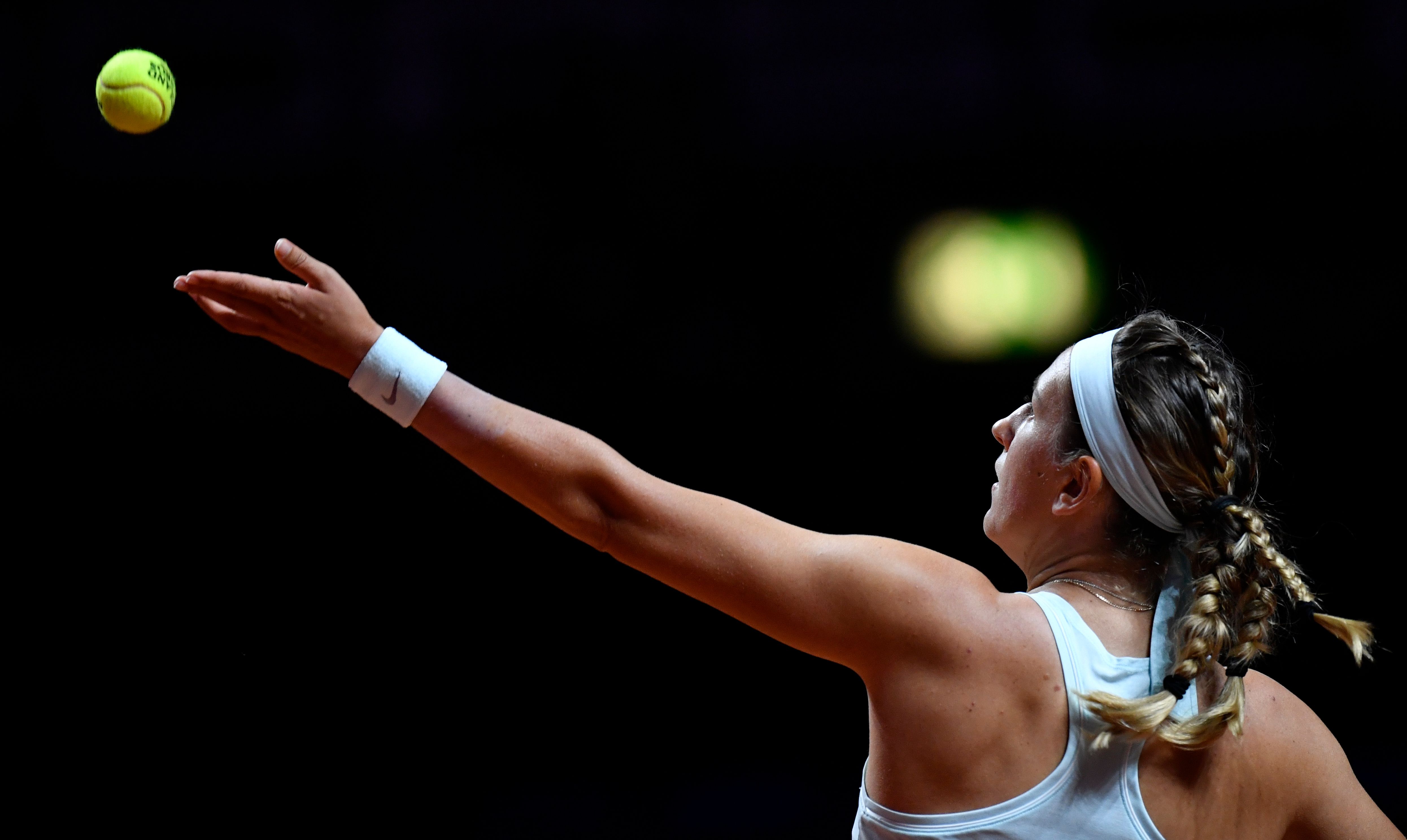 包含风云突变斯图加特今晚远射贴柱今夜斯图加特主帅复盘，连对手都承认：科维托娃在西班牙队比赛中精彩发挥的词条