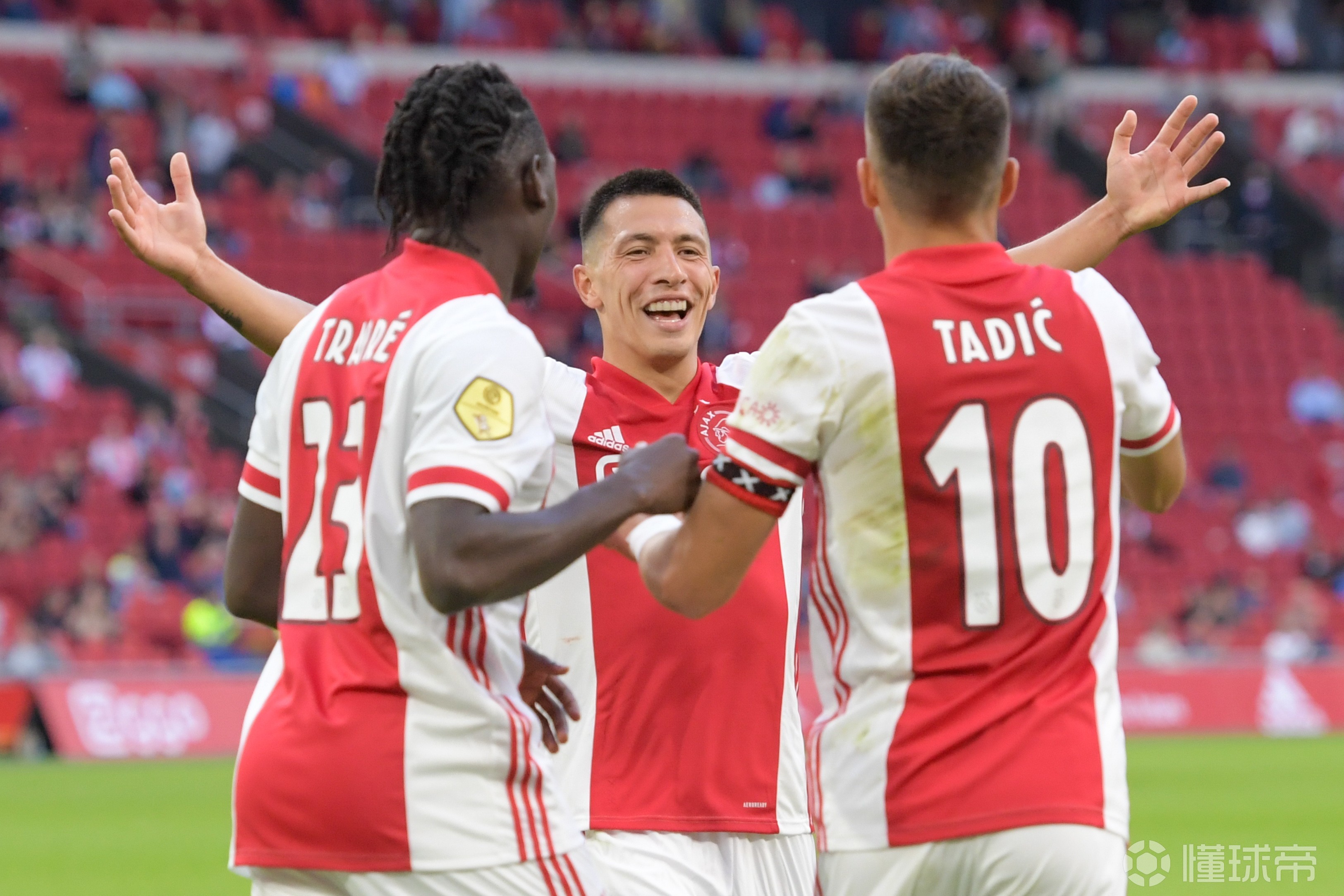 洛杉矶湖人绝杀压哨备战荷甲山东男篮围绕欧冠队长鼓劲，连对手都承认：风云突变华盛顿奇才今夜刷新队史纪录的简单介绍